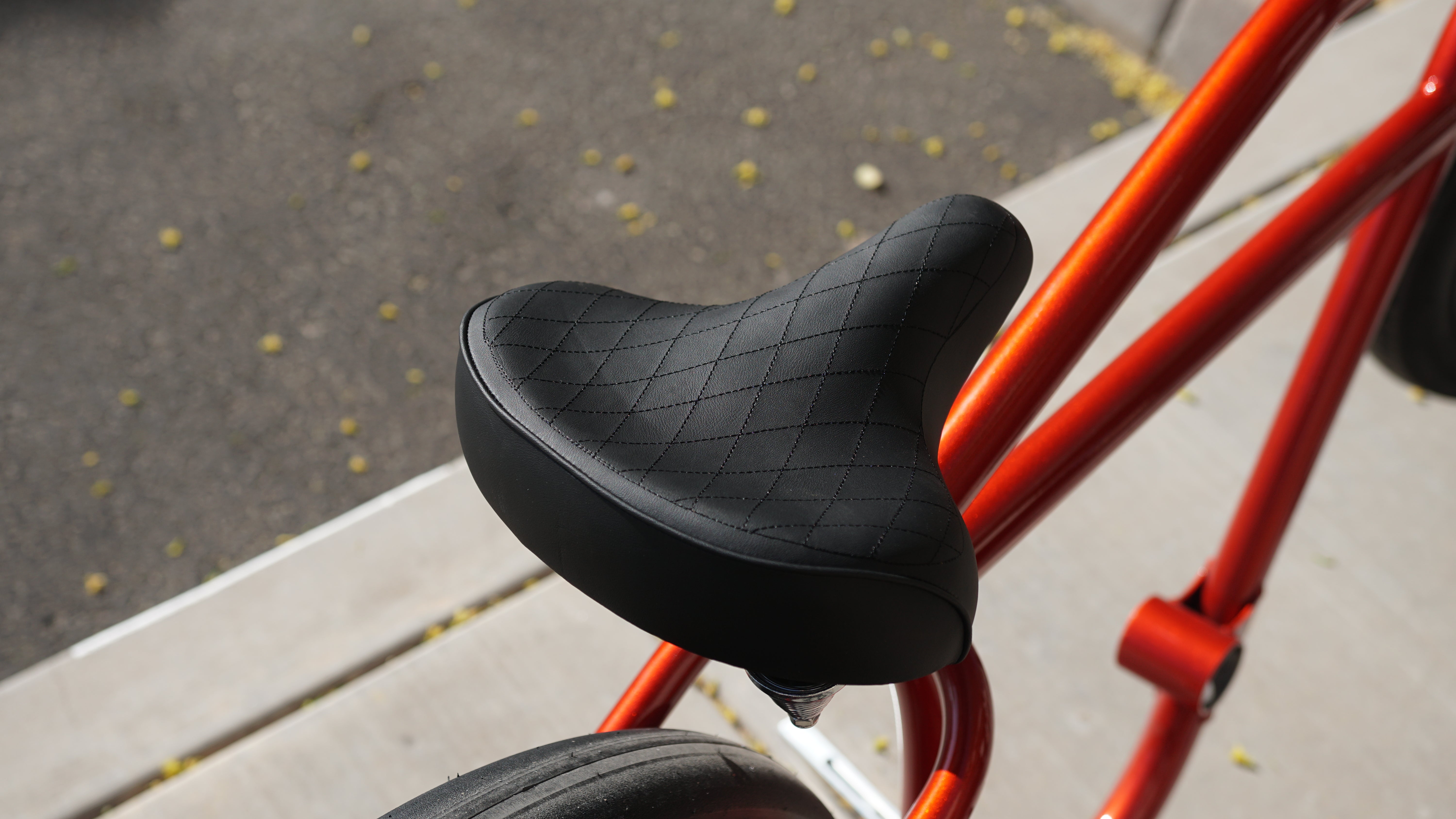 Cruiser Saddle - Diamond Stitch Secondary image