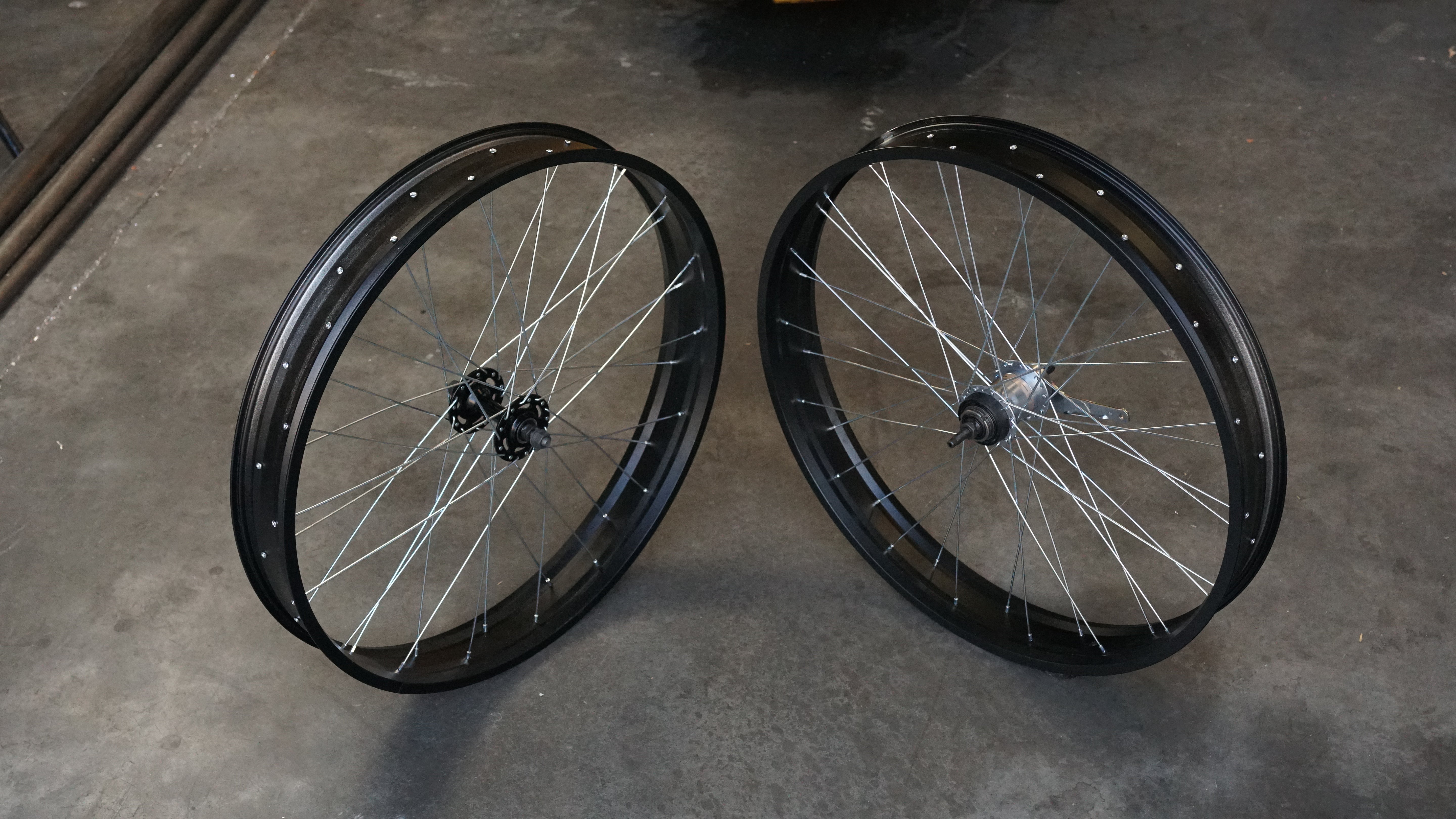 Wheel set 26 x 3 inch Nexus 3 — custom cruiser wheelset Main image