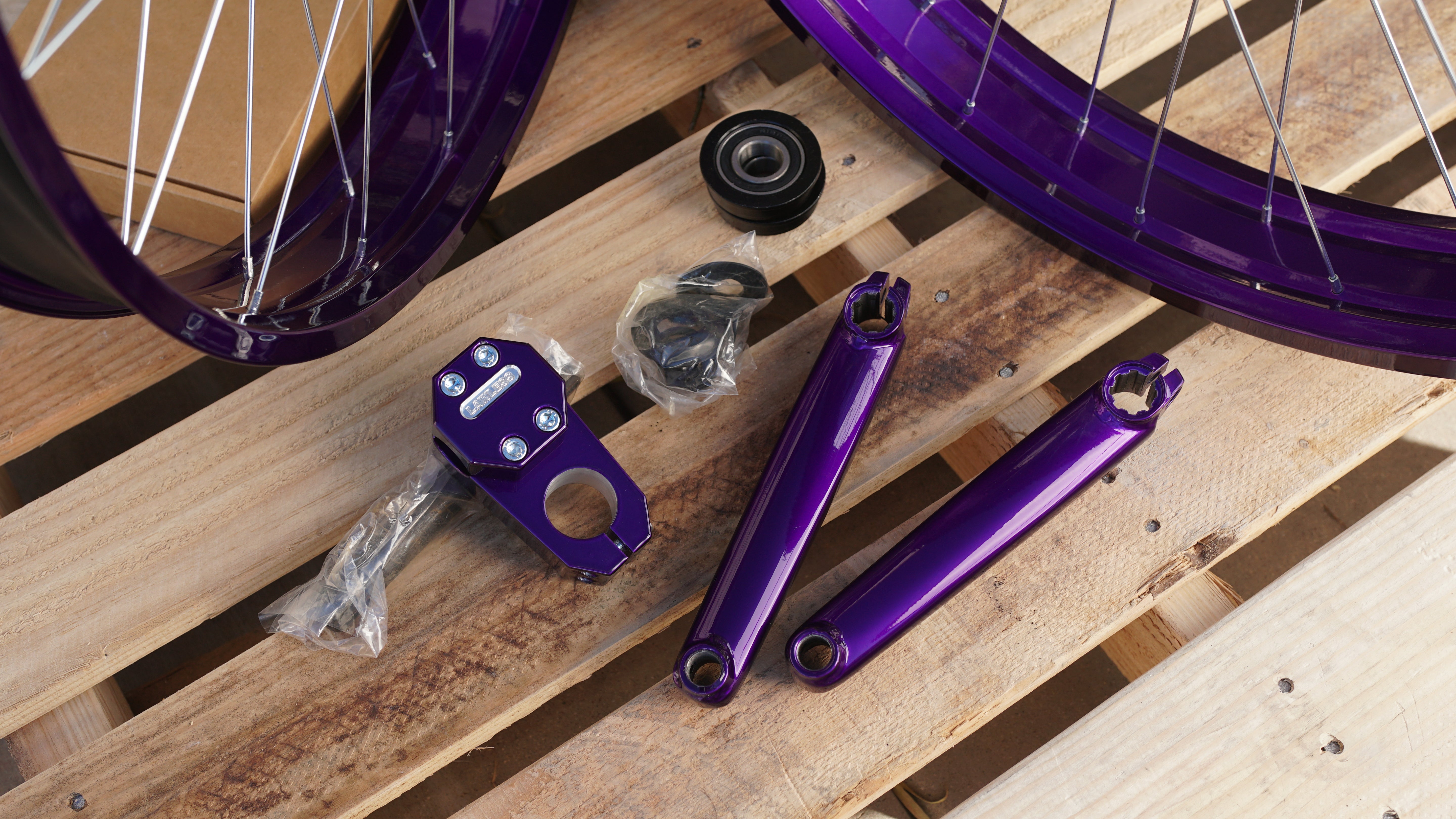 Illusion purple combo set — custom cruiser parts: Bully stem, crankset and Nexus wheelset Main image
