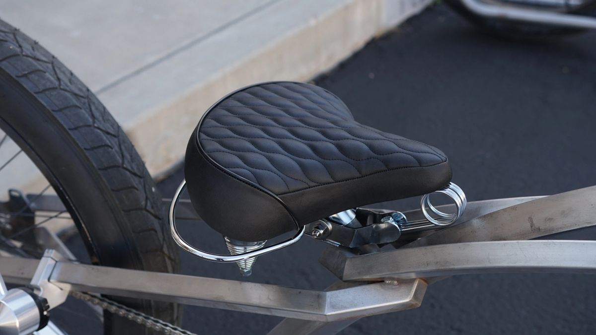 Cruiser Saddle w/ Handle – Lawless Bicycles Cruiser Saddle w/ Handle – Lawless Bicycles